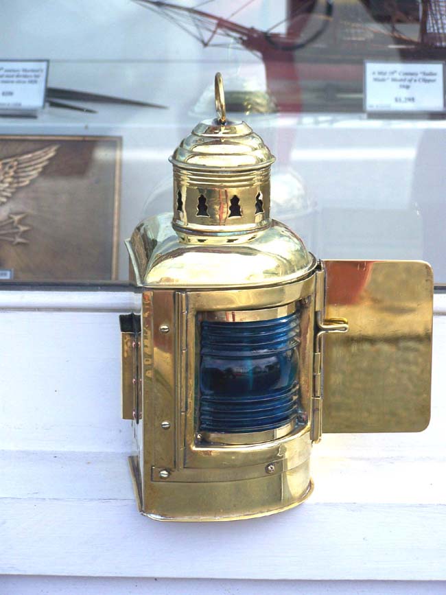 A Fine Combination Port and Starboard Running Light with Original Burner circa 1910 — image 3